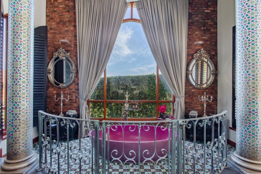 5 Bedroom Property for Sale in Winelands Western Cape